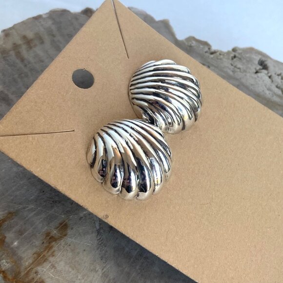 Sterling Silver 925 Hollow Modernist Sculptural Scalloped Shell Stud Earrings - Picture 6 of 16